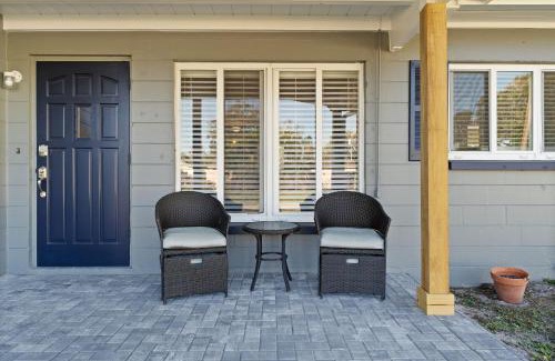 Bowe Gardens House | Luxury design, hot tub, close proximity to beach