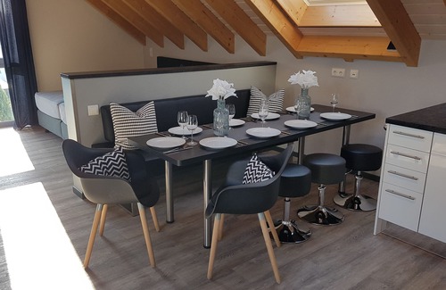 Bensheim Condo | Luxury design loft for 6-8 people - balcony/garden (3 bedrooms + 3 bathrooms)