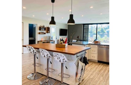 North Clairemont House | LUXURY Designer Home w/INCREDIBLE VIEWS biz ready