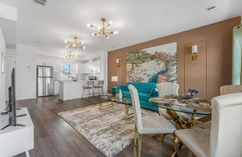 Niagara Falls House | LUXURY Designer Penthouse with Rooftop and Parking!