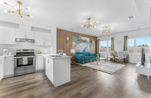 Niagara Falls House | LUXURY Designer Penthouse with Rooftop and Parking!