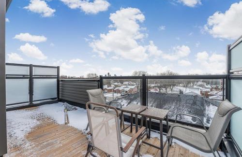 Niagara Falls House | LUXURY Designer Penthouse with Rooftop and Parking!
