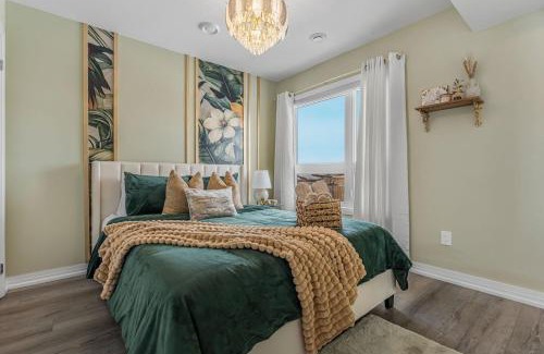 Niagara Falls House | LUXURY Designer Penthouse with Rooftop and Parking!