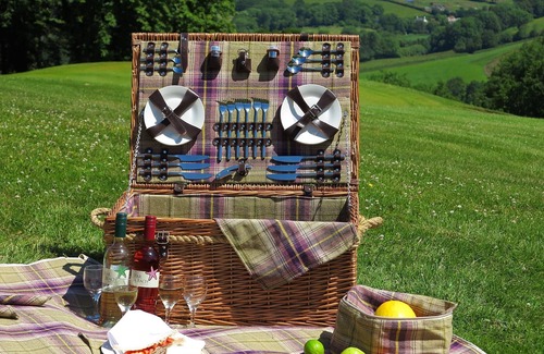 Chittlehamholt Cottage | Luxury dog friendly cottage with access to onsite leisure facilities, including swimming pool