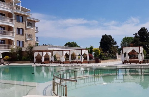 Nessebar Apartment | Luxury double bed apartment-studio in apartment hotel "Valencia Gardens" on beautiful beach