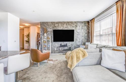 Gaithersburg Apartment | Luxury Downtown Crown Apartment