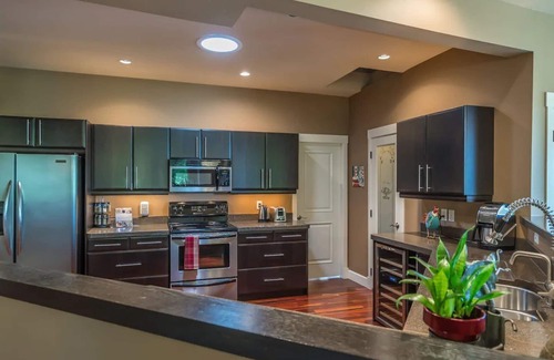 Regional District of Nanaimo Apartment | Luxury Downtown Penthouse