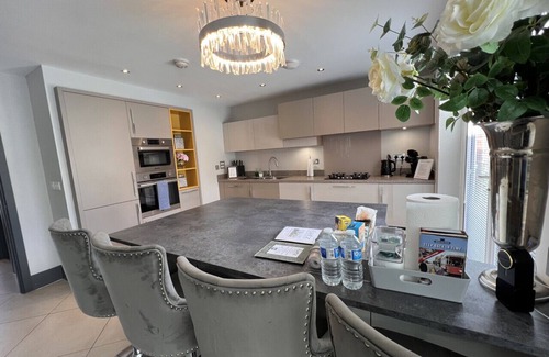 Durham House | Luxury Durham Home in DH1, Free Parking, No Fees