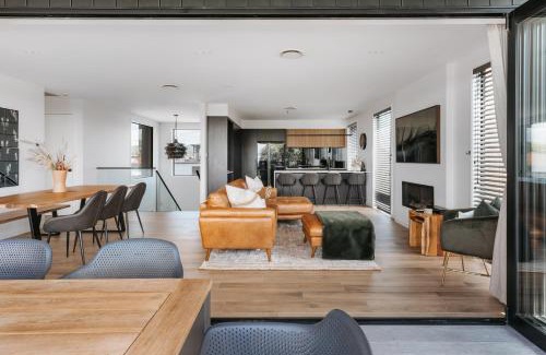 Papamoa Beach House | Luxury Escape with ocean views.
