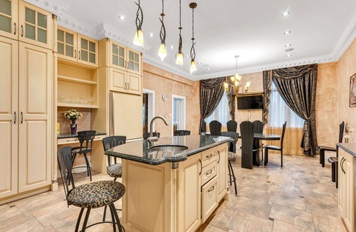 Lagoon City Villa | Luxury Europian Waterfront Villa in Lake Simco, considered Venice of the North