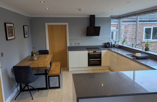 Bangor House | Luxury, family friendly (sleeps 7) house close to Bangor town centre