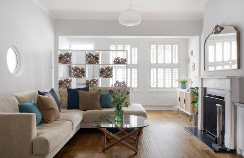 Windsor City Centre House | Luxury Family Home in Central Windsor with Large Garden, Games Room, Office, Parking & Pet-Friendly