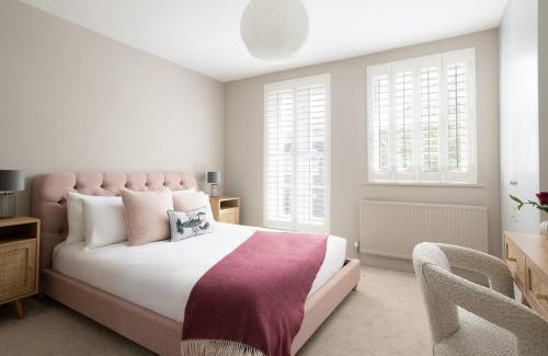 Windsor City Centre House | Luxury Family Home in Central Windsor with Large Garden, Games Room, Office, Parking & Pet-Friendly