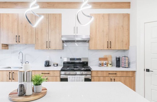 Beaumont House | Luxury Family Home | Sleeps 10 | King Bed