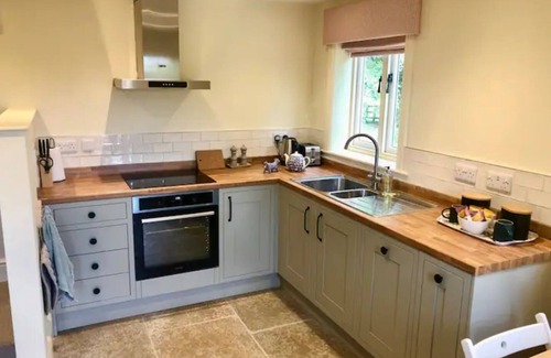 Northallerton Cottage | Luxury Farm Cottage with Hot Tub.n