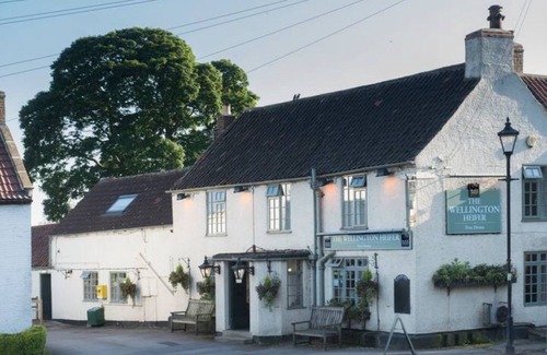 Northallerton Cottage | Luxury Farm Cottage with Hot Tub.n