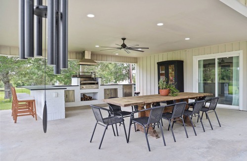 Round Top Other | Luxury Farmhouse & Guesthouse/6mil to The Square