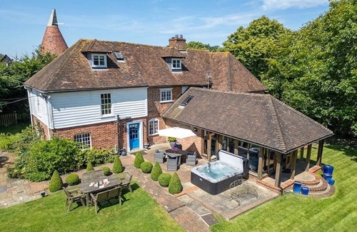 Stuppington House | Luxury Farmhouse with Hot Tub, pool (seasonal), tennis, bar and kids play area.