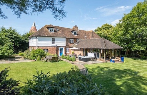 Stuppington House | Luxury Farmhouse with Hot Tub, pool (seasonal), tennis, bar and kids play area.