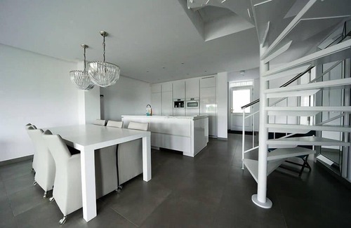 Uitdam House | Luxury flat with 3 bedrooms, 3 bathrooms and glass veranda