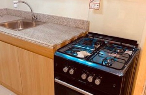 Kapitolyo Condo | Luxury Flat with Private Balcony