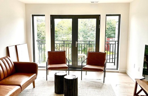 Quincy Apartment | Luxury Furnished Apartment in Heart of Quincy