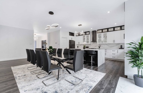Downtown Gatineau House | Luxury Gatineau Home 11km to DT Ottawa: Hot Tub, BBQ & Fire Pit