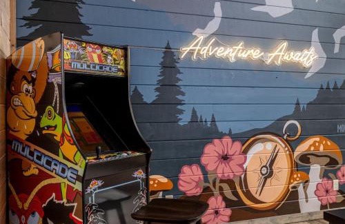 Gatlinburg House | Luxury Gatlinburg Cabin, Heated Pool, Theater, Hot Tub