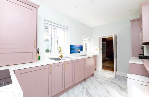 Bognor Regis Apartment | Luxury Georgian home & garden by the sea, 6 guests