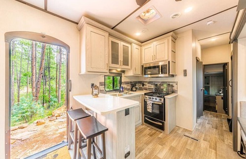 Christopher Creek House | Luxury Glamper Retreat 14 Forest Site