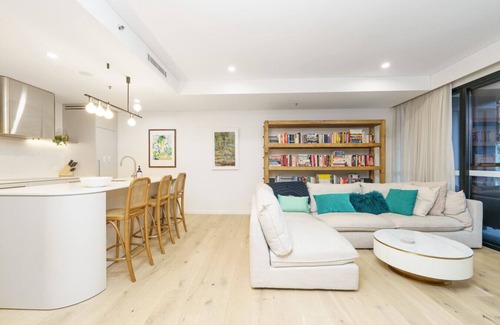 Griffith Apartment | Luxury Griffith Retreat steps from Iconic Manuka