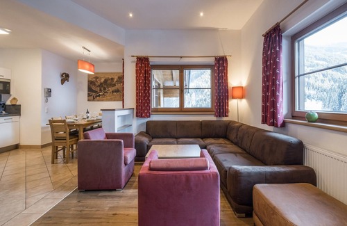 Viehhofen House | Luxury group accommodation near lift