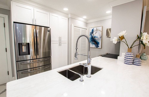 Wesley Chapel Condo | Luxury Ground-Floor Condo w/King Bed, Gourmet Kitchen & Private Patio – Relax & Unwind in Style!