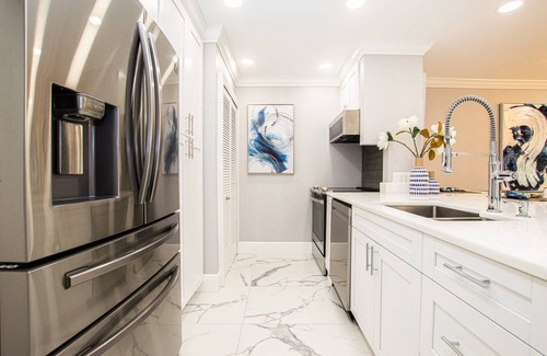 Wesley Chapel Condo | Luxury Ground-Floor Condo w/King Bed, Gourmet Kitchen & Private Patio – Relax & Unwind in Style!