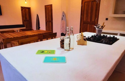 Paje Villa | Luxury ground-floor Villa & pool WIFI AC TV walk 90m to Paje beach shops & bars
