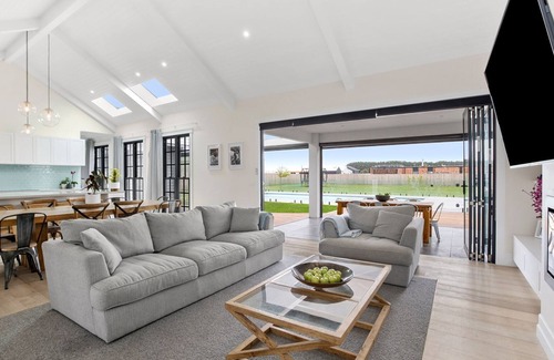 Bellbrae House | Luxury Hampton’s Estate with Swimming Pool