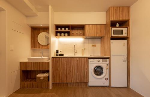 Seochon Villa | Luxury Hanok Mirror Courtyard