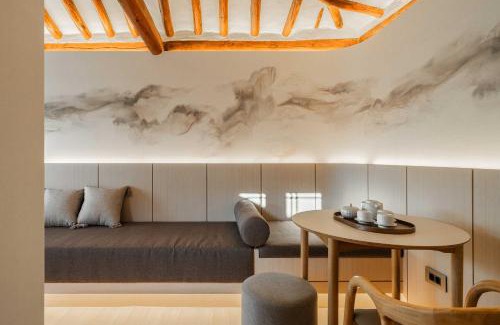 Gahoe-dong Apartment | Luxury Hanok Moonlight Hill