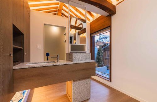 Samcheong-dong Apartment | Luxury Hanok Stay Blue Dot