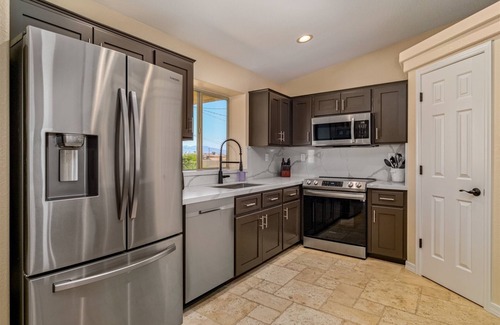 Lake Havasu City House | Luxury Havasu Private Pool & Outdoor Bar/TV, boat parking