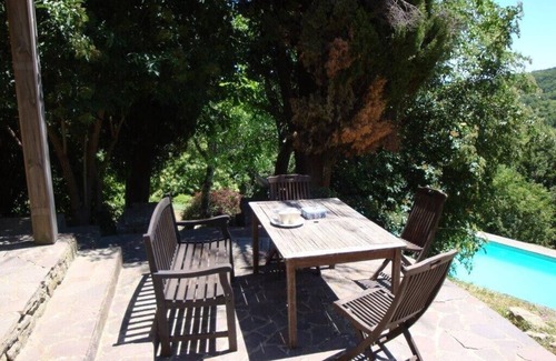 Caprese Michelangelo Villa | Luxury Historic Tuscan Farmhouse with swimming pool overlooking the Tiber Valley