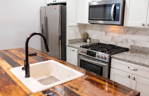 Upper Fells Point Apartment | Luxury Historic Apartment-Stunning City Skyline!