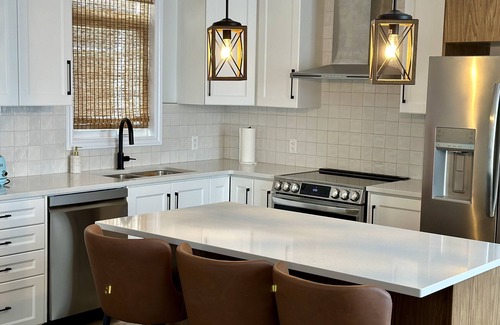 Amherstview House | Luxury Holiday Home in Kingston