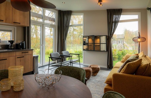 Sint Nicolaasga House | Luxury holiday home surrounded by water