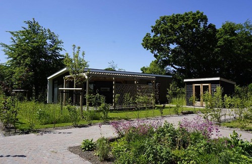 Sint Nicolaasga House | Luxury holiday home surrounded by water