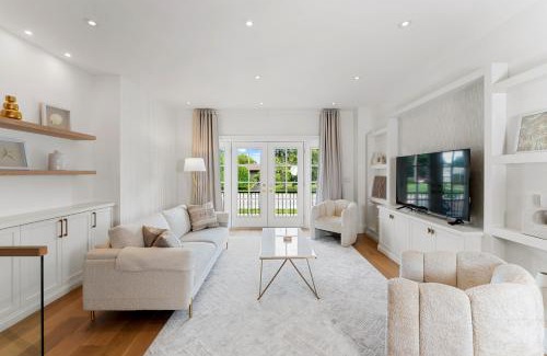 Etobicoke Villa | Luxury Home - 5 min from airport, 15 to downtown