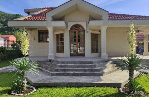 Donje Polje Apartment | Luxury Home Cetinje