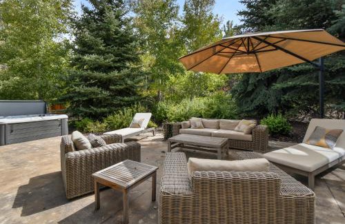 South Snyderville Basin House | Luxury Home: Hot Tub, Large Kitchen, Pool Table, 5 Fireplaces, Near Canyons Village