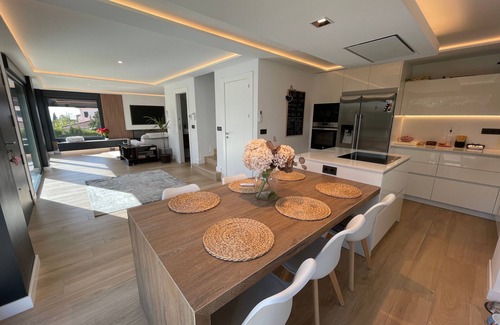 Peligros Ski Chalet | Luxury Home in Granada with Private Pool