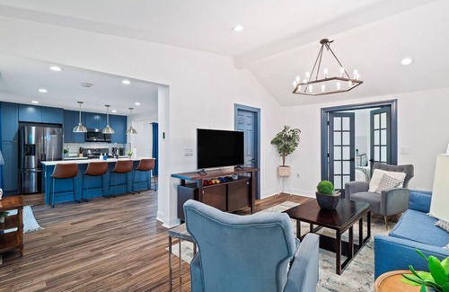 Detroit - Shoreway Apartment | Luxury Home in the Heart of Gordon Square!